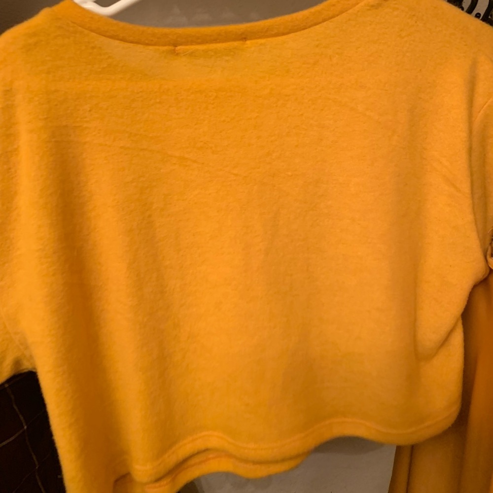 Crop top - Picture 2 of 4